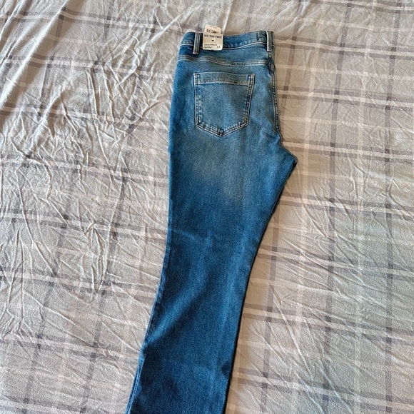 Free People NWT- Low Maintenance Mid Rise Crop Boot Jeans - Picture 2 of 10